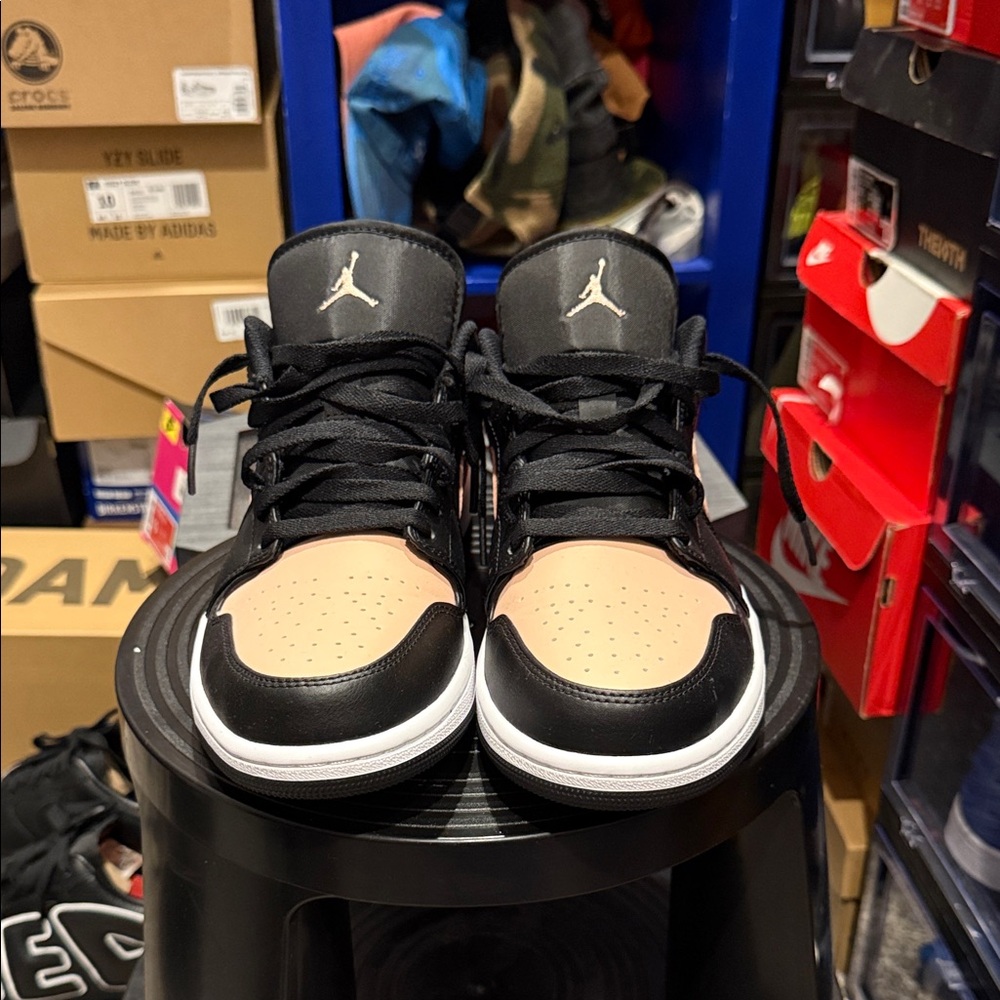 Jordan Sneakers Black and Tan